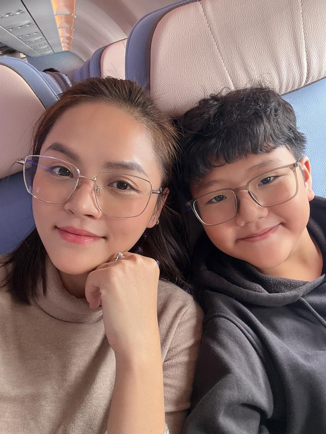 Con trai Thu Quỳnh ra dáng anh cả, người quen tiết lộ 1 điểm giống mẹ - Ảnh 6.