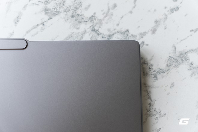 Đánh giá Lenovo Yoga Pro 7i 2026: Aura Edition không chỉ là tên gọi - “cái bắt tay” giữa Intel và Lenovo sau ba năm đã ra sao? - Ảnh 2.