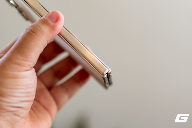Cận cảnh Motorola Razr Fold: Kẻ đến sau nhưng không hề tỏ ra dè dặt- Ảnh 10.