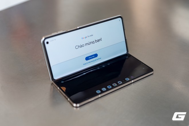 Cận cảnh Motorola Razr Fold: Kẻ đến sau nhưng không hề tỏ ra dè dặt- Ảnh 20.