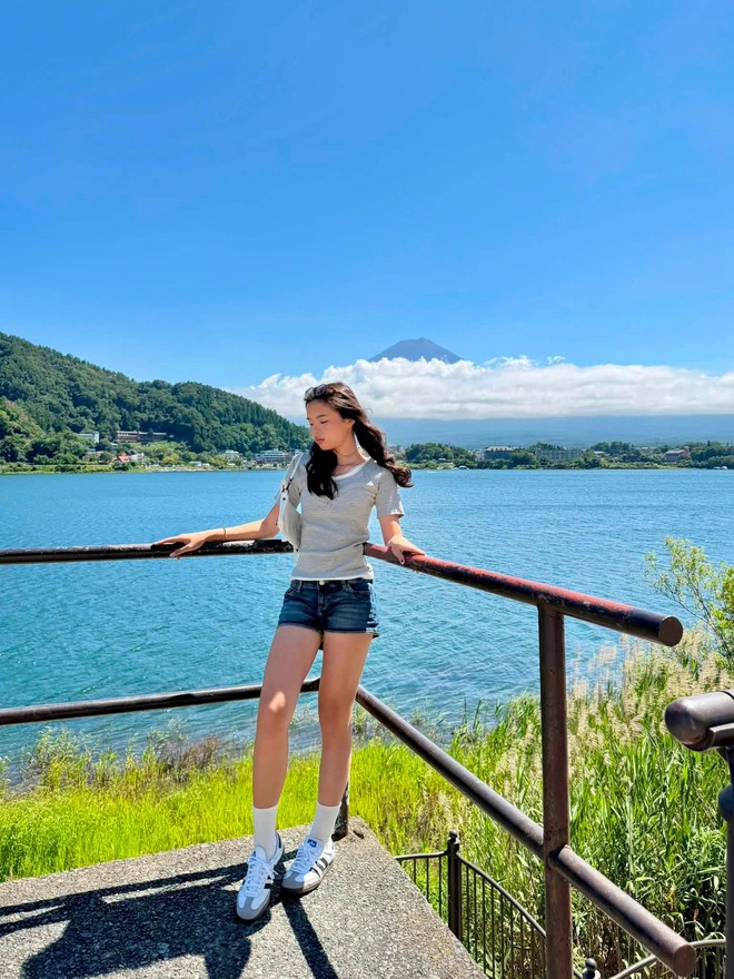 Con g&aacute;i Phương Trinh Jolie trổ m&atilde; xinh xắn, cao lớn gần bằng cha dượng ai cũng ngỡ ng&agrave;ng- Ảnh 5.