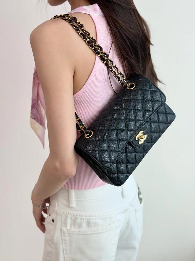 Từ Chanel đến Miu Miu: 5 mẫu túi xách được xem là khoản đầu tư đáng giá nhất - Ảnh 8.