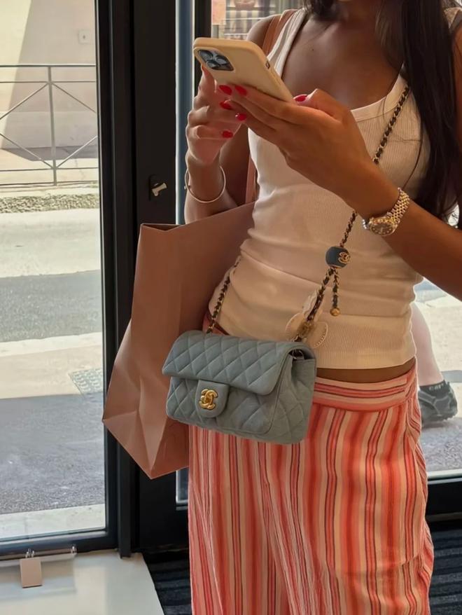 Từ Chanel đến Miu Miu: 5 mẫu túi xách được xem là khoản đầu tư đáng giá nhất - Ảnh 7.