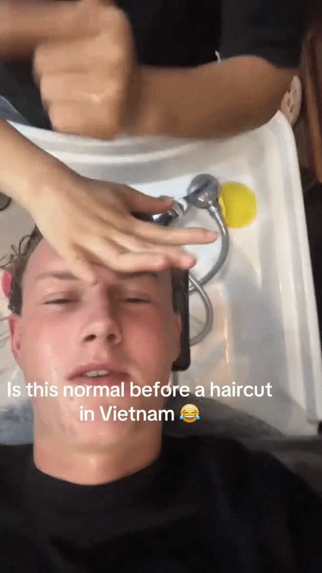Du khách bất ngờ khi trải nghiệm dịch vụ này tại Việt Nam.- Ảnh 8.
