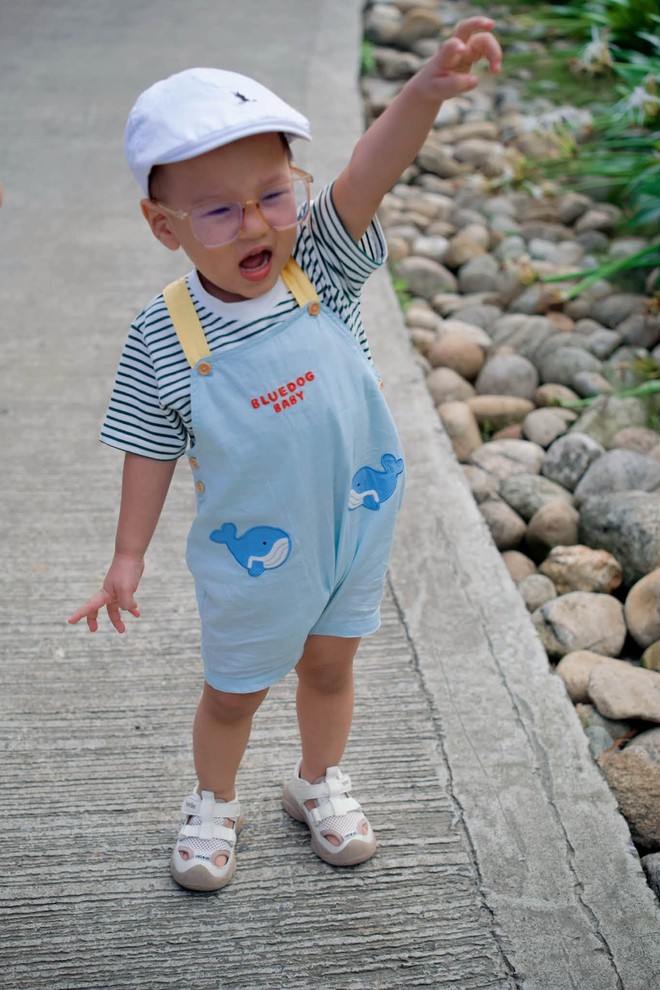 Phương Oanh khoe ảnh cặp sinh đôi mừng Tết Độc Lập, diện đồ nhìn dễ thương hết cỡ - Ảnh 5. Phương Oanh khoe ảnh cặp sinh đôi mừng Tết Độc Lập, diện đồ nhìn dễ thương hết cỡ - Ảnh 5.