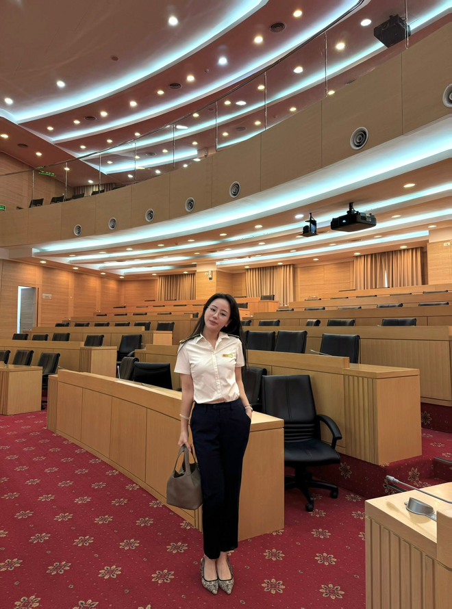Nữ c&aacute;n bộ thuế l&agrave; tiểu thư RMIT từng quản l&yacute; kh&aacute;ch sạn gia đ&igrave;nh từ thời sinh vi&ecirc;n, kh&iacute; chất g&acirc;y ch&uacute; &yacute; tr&ecirc;n s&acirc;n golf- Ảnh 4.