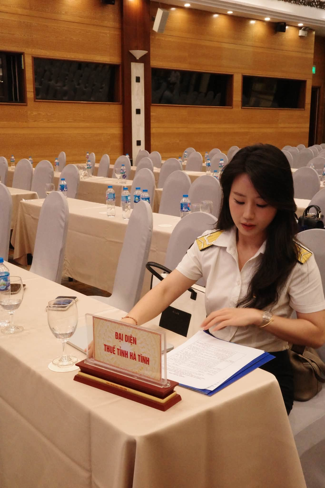 Nữ c&aacute;n bộ thuế l&agrave; tiểu thư RMIT từng quản l&yacute; kh&aacute;ch sạn gia đ&igrave;nh từ thời sinh vi&ecirc;n, kh&iacute; chất g&acirc;y ch&uacute; &yacute; tr&ecirc;n s&acirc;n golf- Ảnh 5.