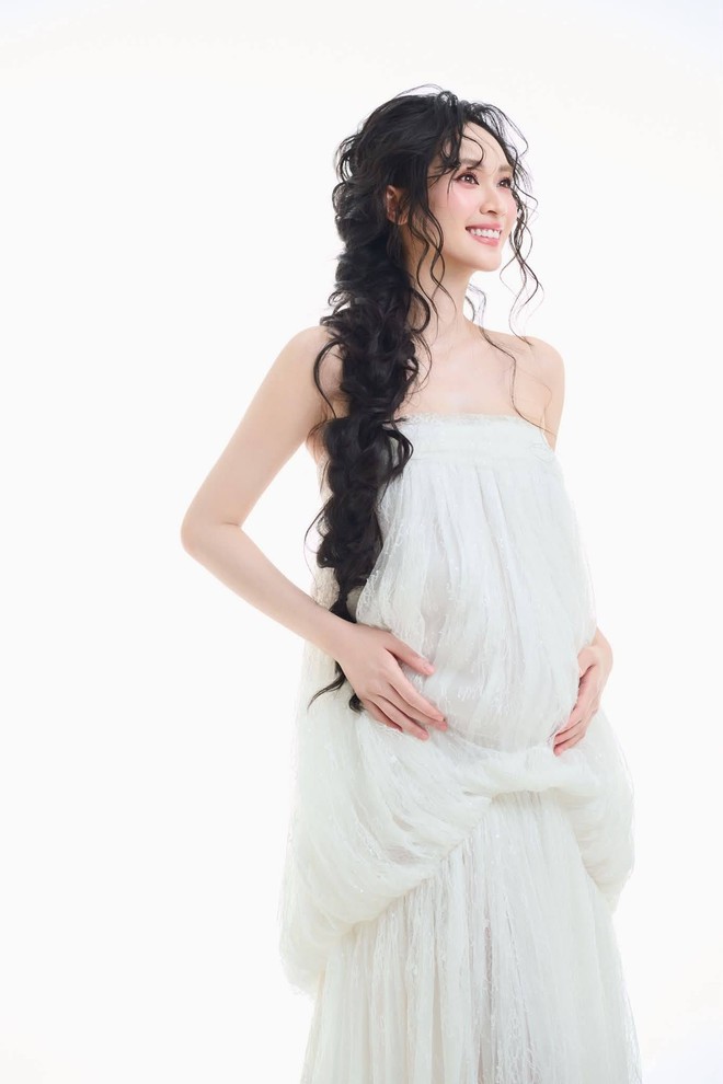 Vũ Thúy Quỳnh sắm đồ chuẩn bị sinh con, hạnh phúc vì sắp có con với thiếu gia Đức Phạm - Ảnh 3.