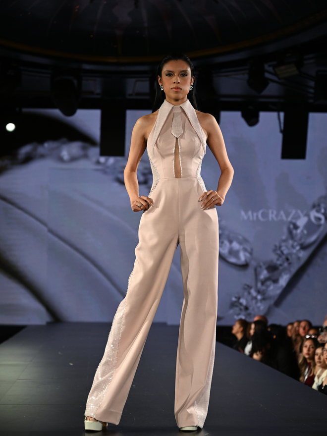 Mr CRAZY & Lady SEXY tr&igrave;nh l&agrave;ng BST Thu Đ&ocirc;ng 2026 tr&ecirc;n s&agrave;n diễn RUNWAY 7 danh tiếng của Mỹ - Ảnh 3.