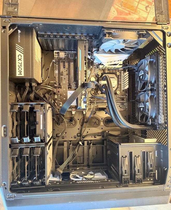 Chăm lục b&atilde;i r&aacute;c mỗi tuần, thanh ni&ecirc;n nhặt đủ linh kiện dựng m&aacute;y chủ, hồi sinh cả laptop gaming- Ảnh 3.