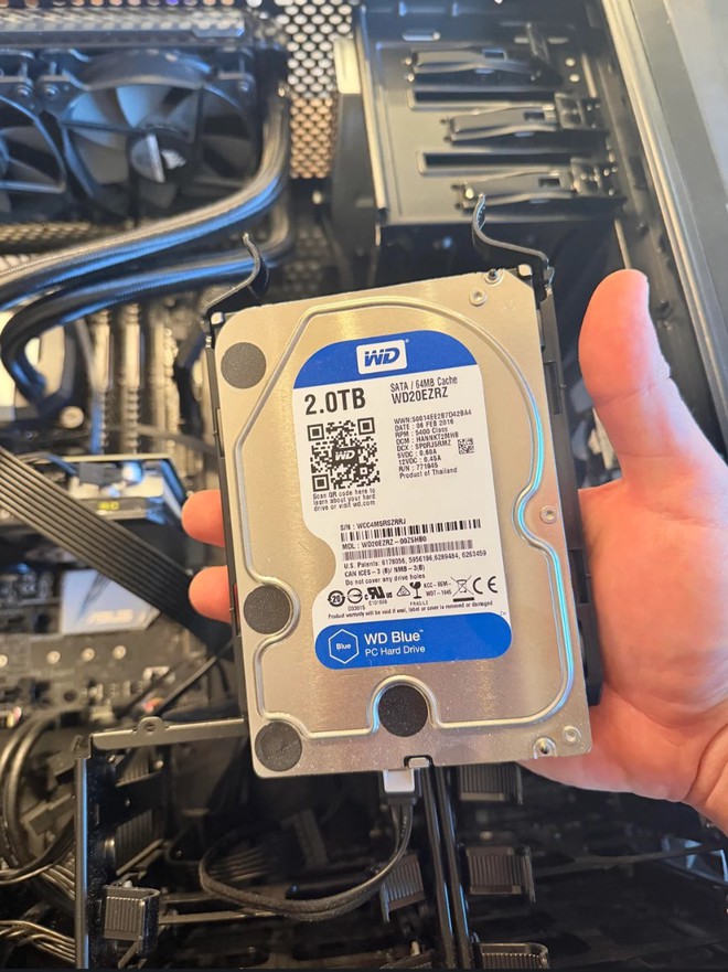 Chăm lục b&atilde;i r&aacute;c mỗi tuần, thanh ni&ecirc;n nhặt đủ linh kiện dựng m&aacute;y chủ, hồi sinh cả laptop gaming- Ảnh 5.