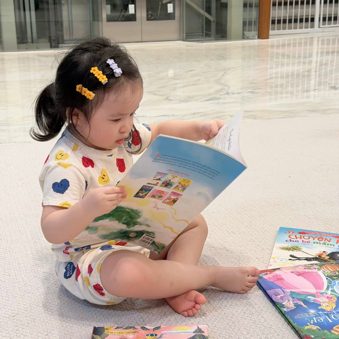 Cặp song sinh nh&agrave; Sam xinh như b&uacute;p b&ecirc;, gặp kh&oacute; khăn khi giao tiếp bằng tiếng H&agrave;n với bố - Ảnh 5.