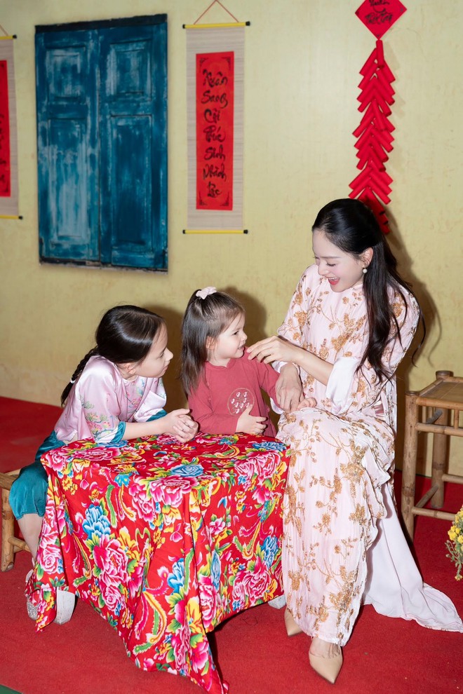 2 con gái được Lan Phương đầu tư 1 tỷ/năm, càng lớn càng xinh xắn, thành thạo 2 ngôn ngữ - Ảnh 8.