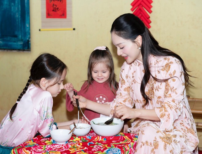 2 con gái được Lan Phương đầu tư 1 tỷ/năm, càng lớn càng xinh xắn, thành thạo 2 ngôn ngữ - Ảnh 9.