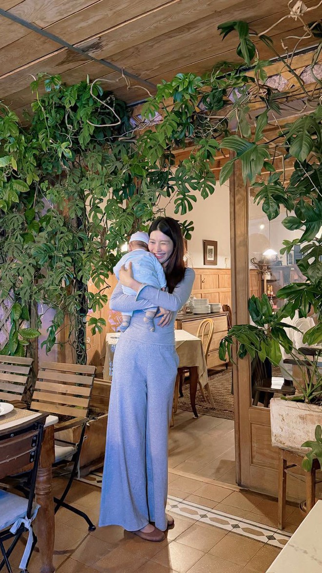 Á hậu Vbiz cưới chủ tịch Hotel Colline, sinh con trai 6 tháng tuổi giống bố y đúc- Ảnh 6.