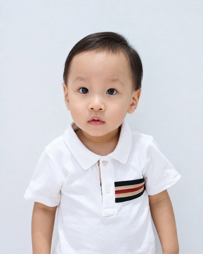 Phương Oanh tự nhận &ldquo;dậy th&igrave; kh&ocirc;ng th&agrave;nh c&ocirc;ng&rdquo;, nhưng ảnh ng&agrave;y b&eacute; đặt cạnh Jimmy - Jenny lại g&acirc;y ch&uacute; &yacute;- Ảnh 3.