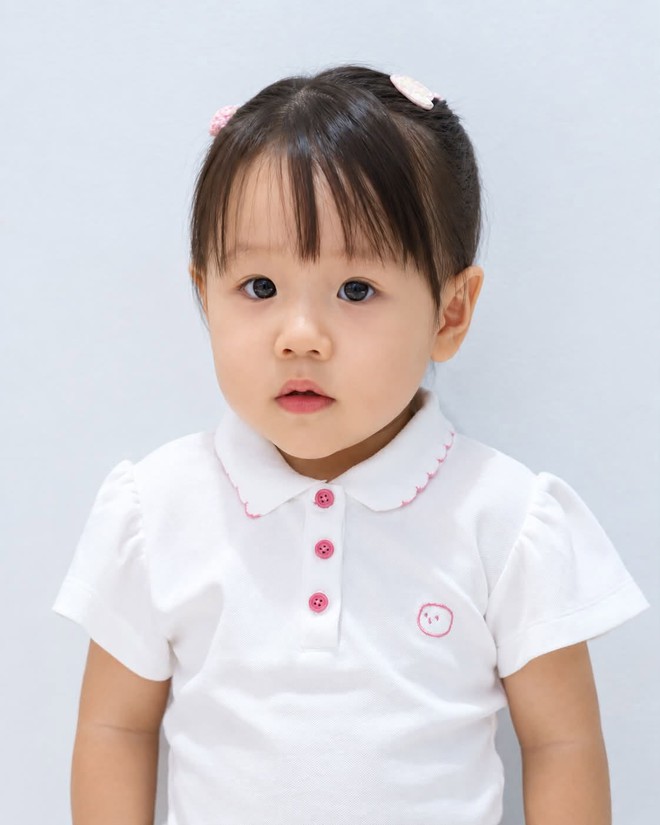 Phương Oanh tự nhận &ldquo;dậy th&igrave; kh&ocirc;ng th&agrave;nh c&ocirc;ng&rdquo;, nhưng ảnh ng&agrave;y b&eacute; đặt cạnh Jimmy - Jenny lại g&acirc;y ch&uacute; &yacute;- Ảnh 5.