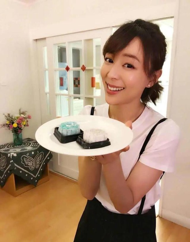 Nữ nghệ sĩ bỏ phố về quê: Đào đất, gieo hạt, bón phân, làm vườn như nông dân thực thụ - Ảnh 18.