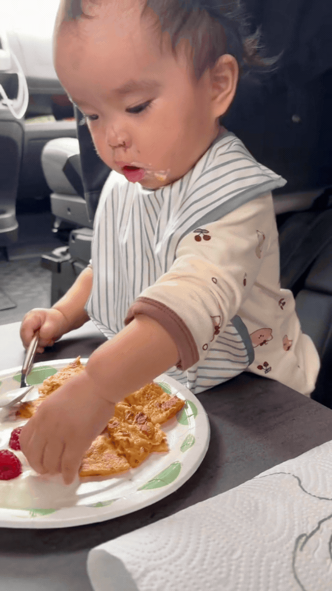 Ngô Thanh Vân tiết lộ bí quyết rèn con ăn, ngủ ngoan khi đi du lịch - Ảnh 1.