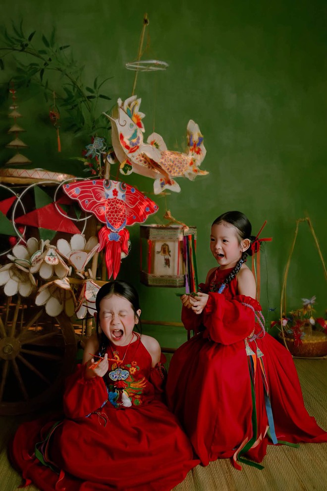 2 con gái Trương Mỹ Nhân diện đồ Trung thu xinh yêu khó tả, ngoại hình chuẩn bản sao của mẹ - Ảnh 2.