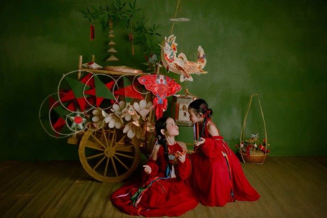 2 con gái Trương Mỹ Nhân diện đồ Trung thu xinh yêu khó tả, ngoại hình chuẩn bản sao của mẹ - Ảnh 4.