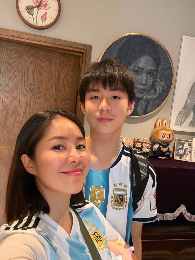 2 con của Quách Ngọc Ngoan: Con trai bảnh bao chiều cao hơn 1,8m, con gái mơ ước được đóng phim cùng bố - Ảnh 3.