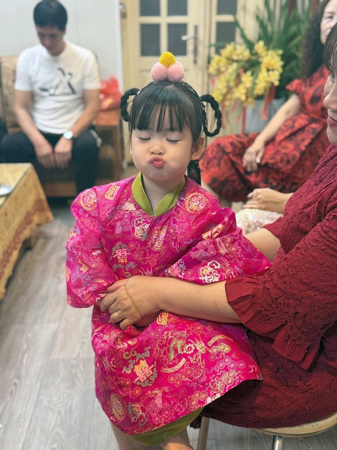 Con g&aacute;i Hoa hậu Đỗ Mỹ Linh học to&aacute;n, d&acirc;n t&igrave;nh trầm trồ &ldquo;100 cuộc gọi nhỡ từ văn ph&ograve;ng tuyển sinh Havard&rdquo;- Ảnh 4.