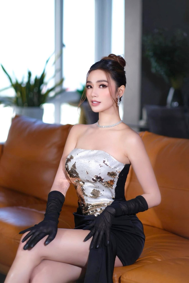 Căn nh&agrave; c&oacute; ph&ograve;ng kh&aacute;ch rộng 100m2 của mỹ nh&acirc;n Trại Bu&ocirc;n Người - Ảnh 3.