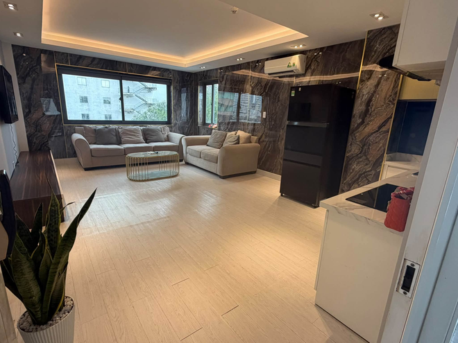 Căn nh&agrave; c&oacute; ph&ograve;ng kh&aacute;ch rộng 100m2 của mỹ nh&acirc;n Trại Bu&ocirc;n Người - Ảnh 9.