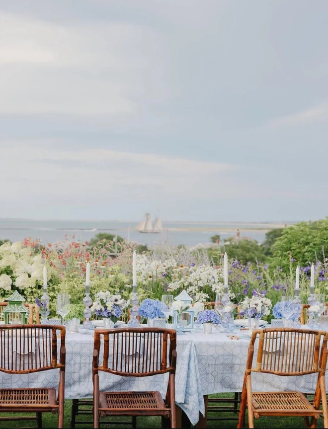 B&agrave;n ăn của nữ doanh nh&acirc;n Anh: Cầu kỳ, rực rỡ nhưng vẫn giữ nguy&ecirc;n cảm gi&aacute;c của một m&aacute;i nh&agrave; - Ảnh 9.