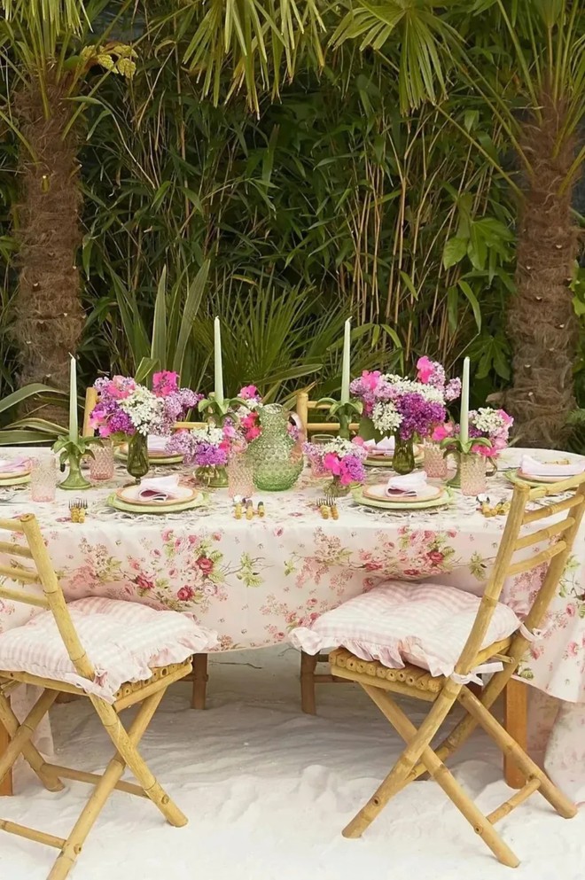 B&agrave;n ăn của nữ doanh nh&acirc;n Anh: Cầu kỳ, rực rỡ nhưng vẫn giữ nguy&ecirc;n cảm gi&aacute;c của một m&aacute;i nh&agrave; - Ảnh 14.