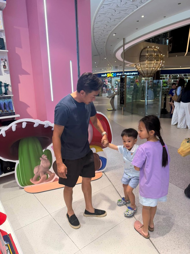 Bận đến mấy, Cường Đô La vẫn đưa con đi chơi dịp cuối tuần vì lý do này - Ảnh 1.