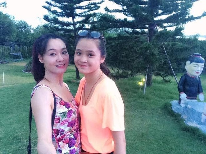 Con g&aacute;i diễn vi&ecirc;n Qu&aacute;ch Thu Phương sở hữu nhan sắc trong trẻo, nổi bật kh&ocirc;ng k&eacute;m mẹ thời trẻ - Ảnh 1.
