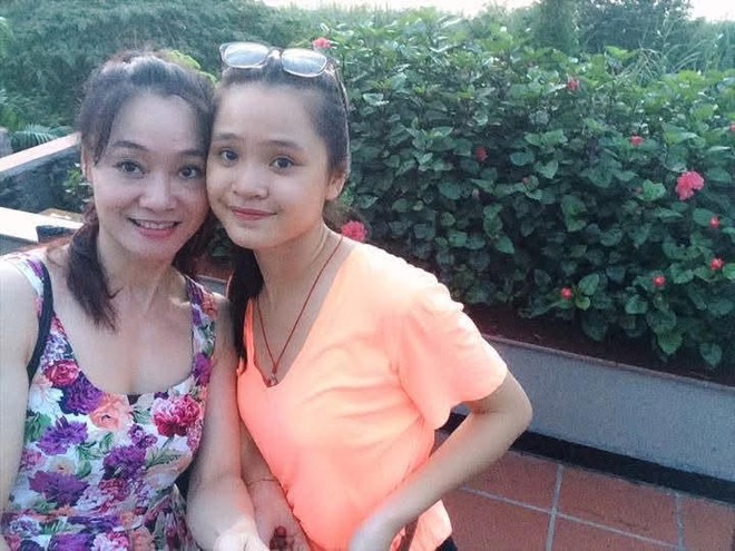 Con g&aacute;i diễn vi&ecirc;n Qu&aacute;ch Thu Phương sở hữu nhan sắc trong trẻo, nổi bật kh&ocirc;ng k&eacute;m mẹ thời trẻ - Ảnh 2.