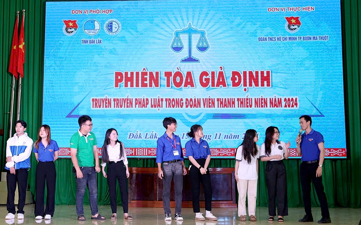Ban tổ chức lồng ghép nhiều nội dung tuyên truyền pháp luật đến đoàn viên thanh niên.