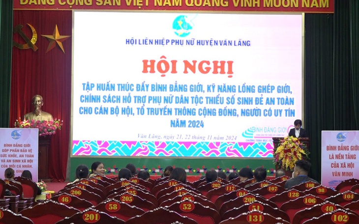 Lớp tập huấn thúc đẩy bình đằng giới huyện Văn Lãng. Nguồn: vanlang.langson.gov.vn