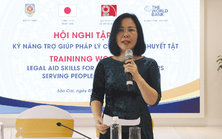 Bà Vũ Thị Hường - Phó Cục trưởng Cục Phổ biến, giáo dục pháp luật và Trợ giúp pháp lý (Bộ Tư pháp) phát biểu tại lớp tập huấn.