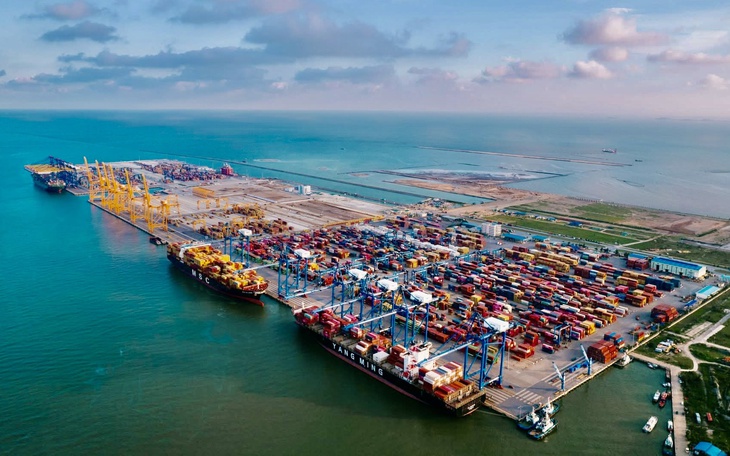Một góc bến cảng Lạch Huyện - nơi sẽ hình thành Khu thương mại tự do ở Hải Phòng.