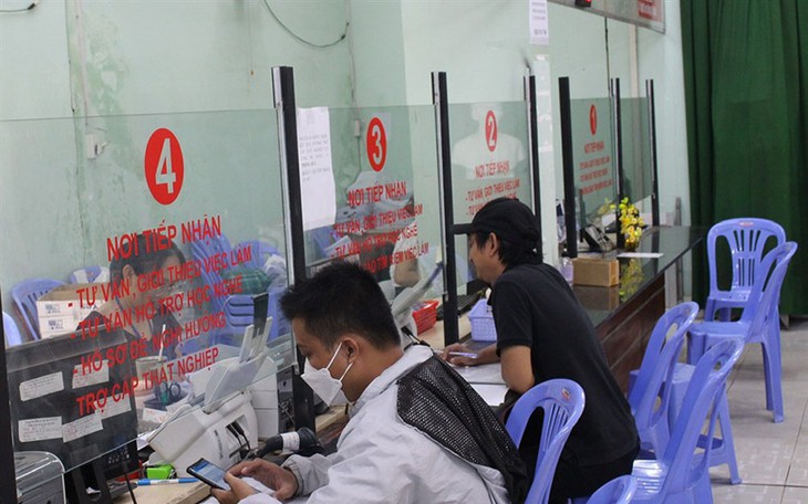 Người lao động làm thủ tục hưởng trợ cấp thất nghiệp tại Trung tâm Dịch vụ việc làm TP.HCM