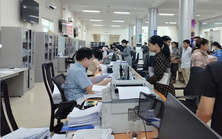 Người lao động thực hiện thông báo tìm kiếm việc làm