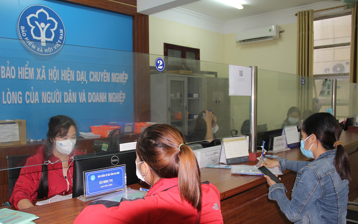 Người lao động thực hiện thủ tục hưởng chế độ bảo hiểm thất nghiệp theo quy định. (Ảnh minh họa)