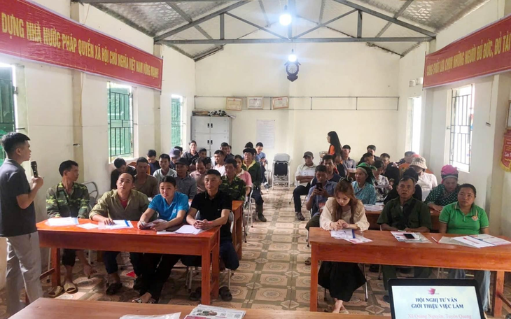 Trung tâm Dịch vụ việc làm và Lưu trữ lịch sử Tuyên Quang đưa hoạt động tư vấn, giới thiệu việc làm về các xã vùng sâu, vùng xa.
