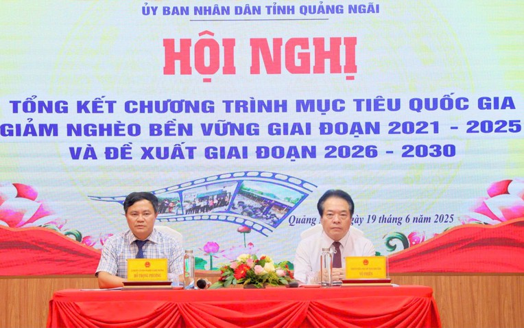 Phó Chủ tịch UBND tỉnh Võ Phiên và Giám đốc Sở Nông nghiệp và Môi trường Hồ Trọng Phương chủ trì Hội nghị. (Quangngai.gov.vn)
Phó Chủ tịch UBND tỉnh Võ Phiên và Giám đốc Sở Nông nghiệp và Môi trường Hồ Trọng Phương chủ trì Hội nghị. (Quangngai.gov.vn)