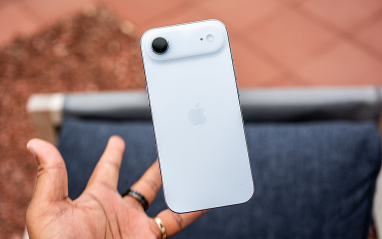 iPhone Air bị khóa vì tự mod bộ nhớ, "pháp sư Trung Hoa" lại hồi sinh thành công và còn tăng dung lượng lên gấp đôi- Ảnh 1. iPhone Air bị khóa vì tự mod bộ nhớ, "pháp sư Trung Hoa" lại hồi sinh thành công và còn tăng dung lượng lên gấp đôi- Ảnh 1.