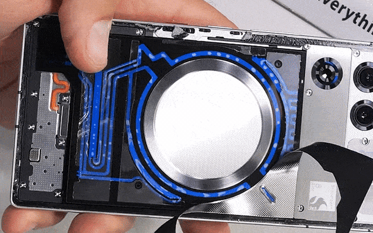 Mổ xẻ flagship Android mới, YouTuber ngỡ ngàng trước công nghệ tản nhiệt như của "người ngoài hành tinh"- Ảnh 1.