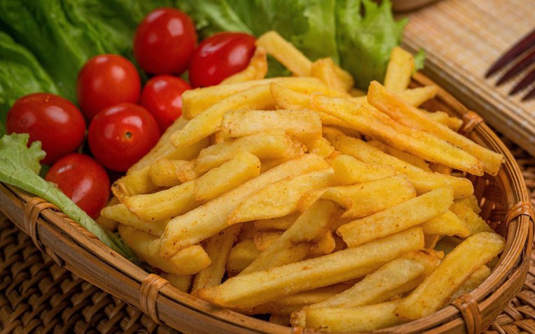 &Iacute;t ai ngờ khoai t&acirc;y lại l&agrave; &ldquo;thực phẩm v&agrave;ng&rdquo; m&ugrave;a đ&ocirc;ng: Tốt cho l&aacute; l&aacute;ch, gi&agrave;u kali, c&oacute; h&agrave;m lượng vitamin C gấp 10 lần t&aacute;o- Ảnh 1.