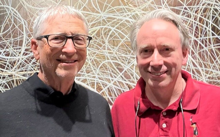 Khi Mã nguồn đóng và Mã nguồn mở gặp nhau: Lần đầu tiên sau 50 năm, Bill Gates trực tiếp gặp mặt Linus Torvalds- Ảnh 1. Khi Mã nguồn đóng và Mã nguồn mở gặp nhau: Lần đầu tiên sau 50 năm, Bill Gates trực tiếp gặp mặt Linus Torvalds- Ảnh 1.