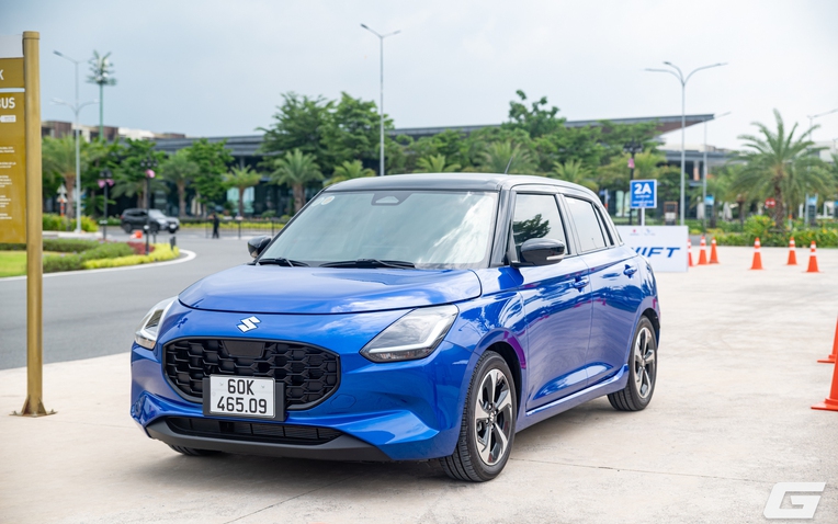 Cận cảnh Suzuki New Swift 2025: Sử dụng hệ truyền động mild-hybrid, nâng cấp ADAS tiên tiến, giá 569 triệu- Ảnh 1. Cận cảnh Suzuki New Swift 2025: Sử dụng hệ truyền động mild-hybrid, nâng cấp ADAS tiên tiến, giá 569 triệu- Ảnh 1.