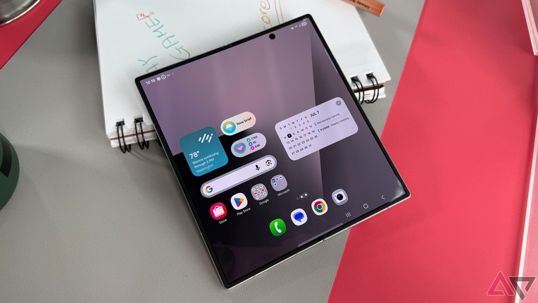 Galaxy Z Fold7 ra mắt với thiết kế siêu mỏng, nhưng tại sao pin vẫn không đổi?- Ảnh 1. Galaxy Z Fold7 ra mắt với thiết kế siêu mỏng, nhưng tại sao pin vẫn không đổi?- Ảnh 1.