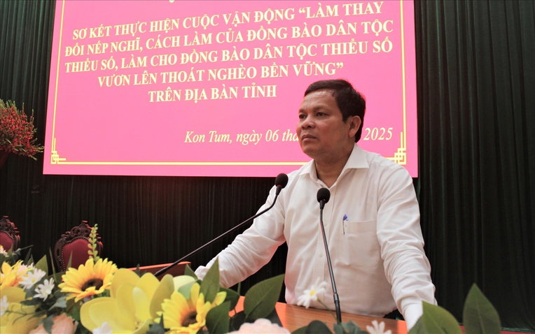 Phó Bí thư Thường trực Tỉnh ủy Kon Tum Nguyễn Đức Tuy phát biểu tại Hội nghị.